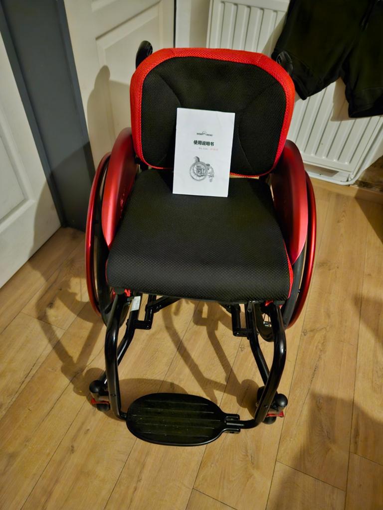 Chaise roulante ado ou enfant en carbonne, Enlèvement ou Envoi