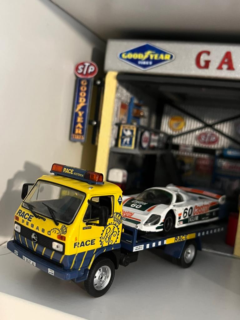 Takelwagen race assist( Pegaso) 1:43 +  Jaguar Castrol., Enlèvement ou Envoi, Utilisé