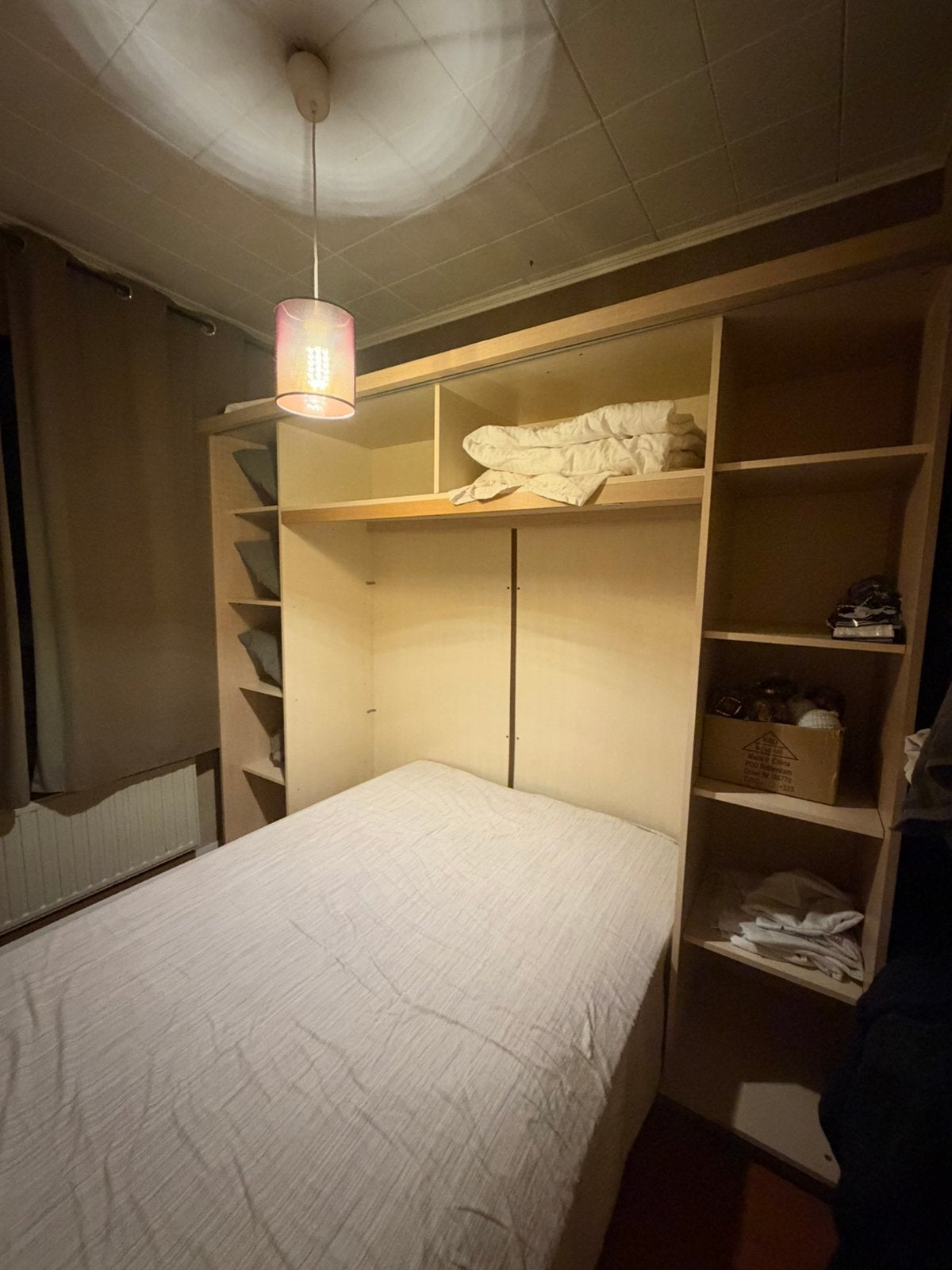 Ruimtebesparende Kledingkast met Opklapbed, Ophalen, Zo goed als nieuw