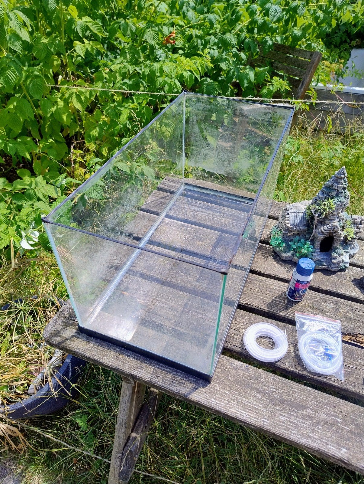 2 aquaria en toebehoren, Enlèvement