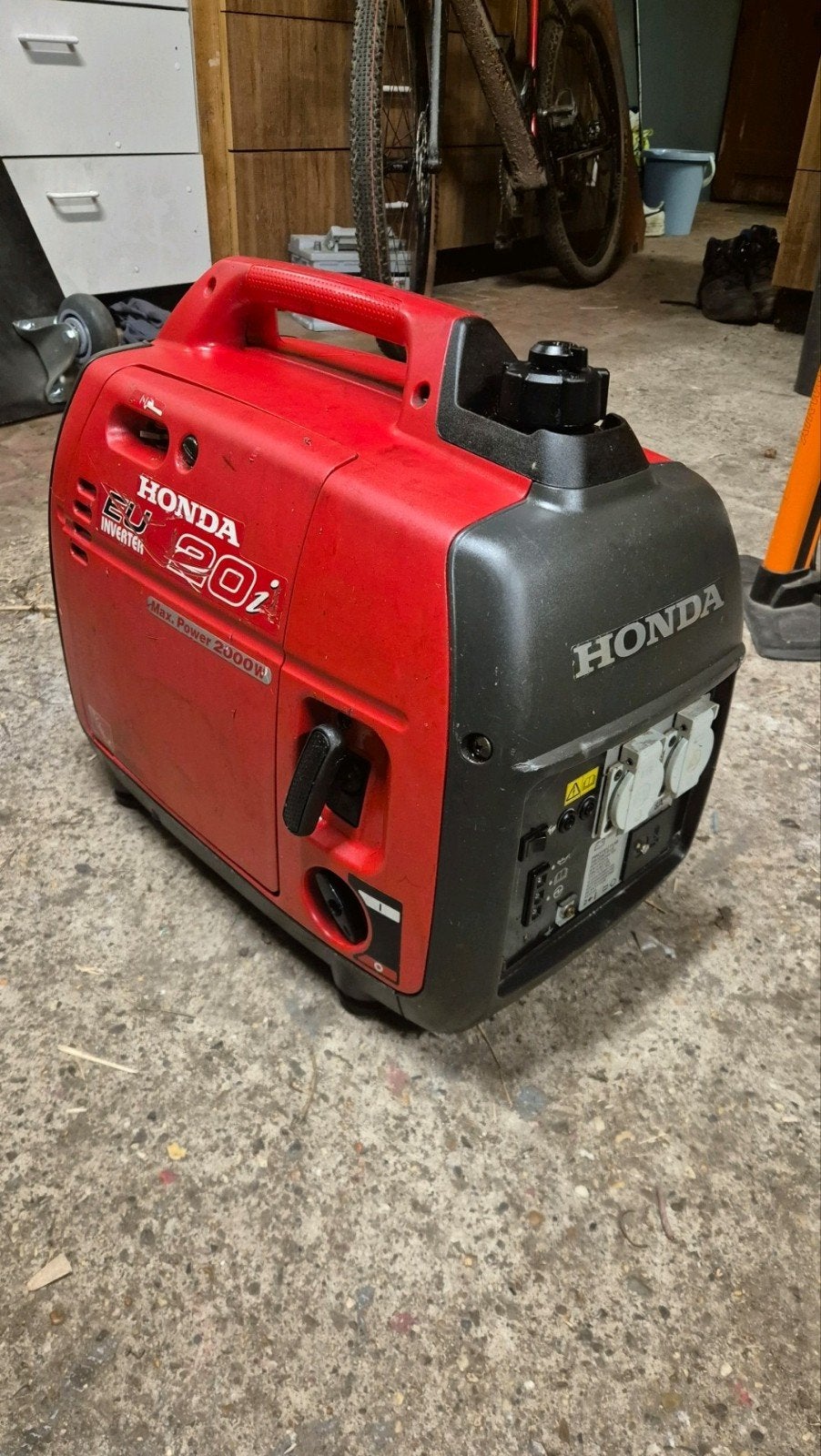 Honda eu20i inverter stroomgroep, Ophalen