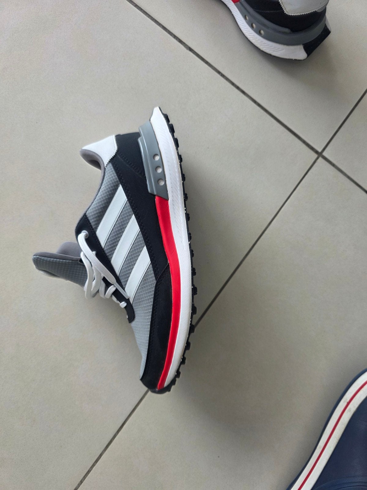 Basket de sport (particulièrement adaptée au golf), Sports & Fitness, Enlèvement, Chaussures