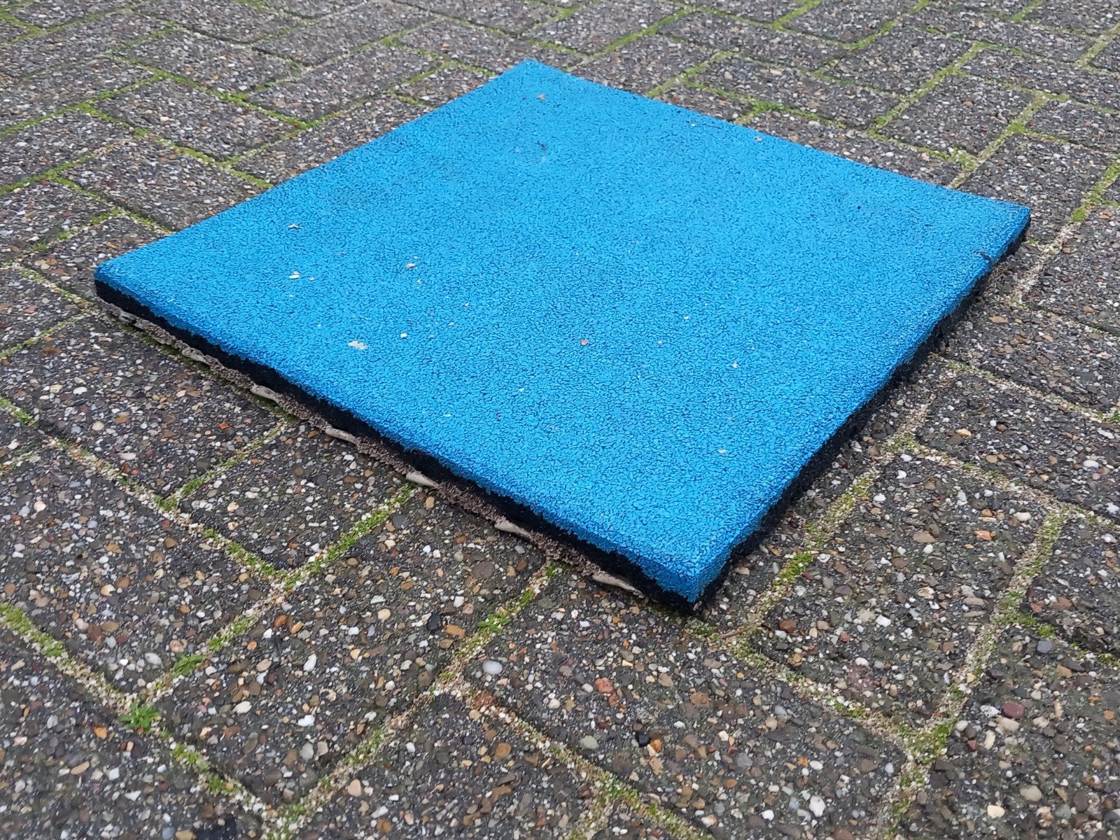 422 Rubber tegels 50x50x3, Stalling