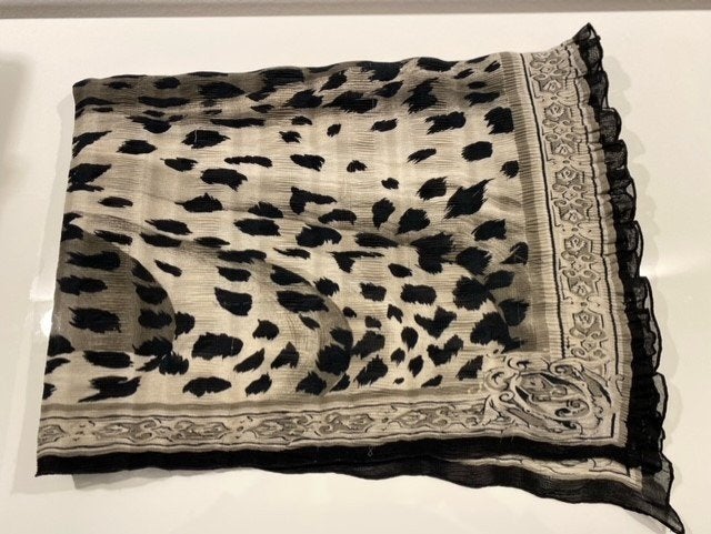 Foulard met vlekjesprint, Kleding | Dames, Mutsen, Sjaals en Handschoenen, Ophalen of Verzenden, Gedragen, Sjaal