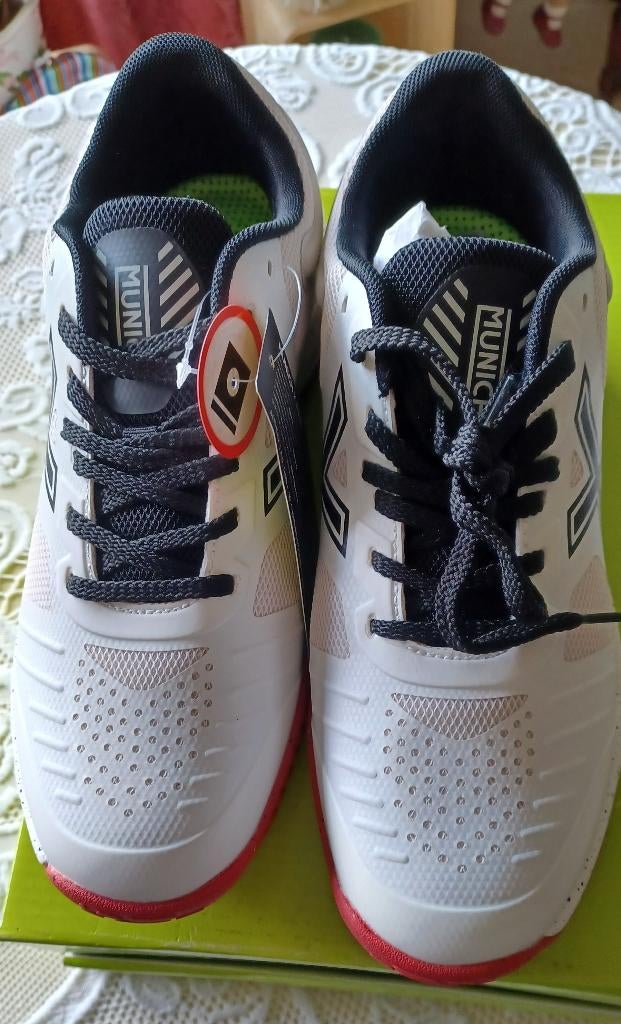MUNICH X-PAD (foto maat 40)nieuw, wit padel- en tennisschoen, Sports & Fitness, Padel, Enlèvement ou Envoi, Neuf, Chaussures de padel