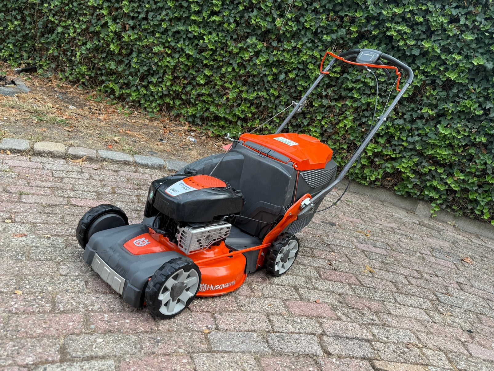 Husqvarna LC 348V – zelftrekkende grasmaaier, Tuin en Terras, Grasmaaiers, Ophalen, Zo goed als nieuw, Mulchfunctie