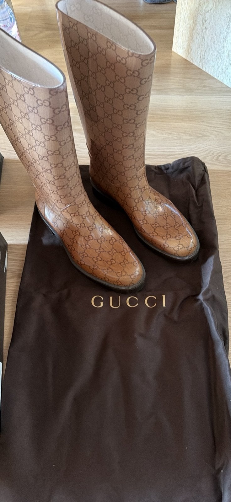 Botte Gucci, Enlèvement, Comme neuf