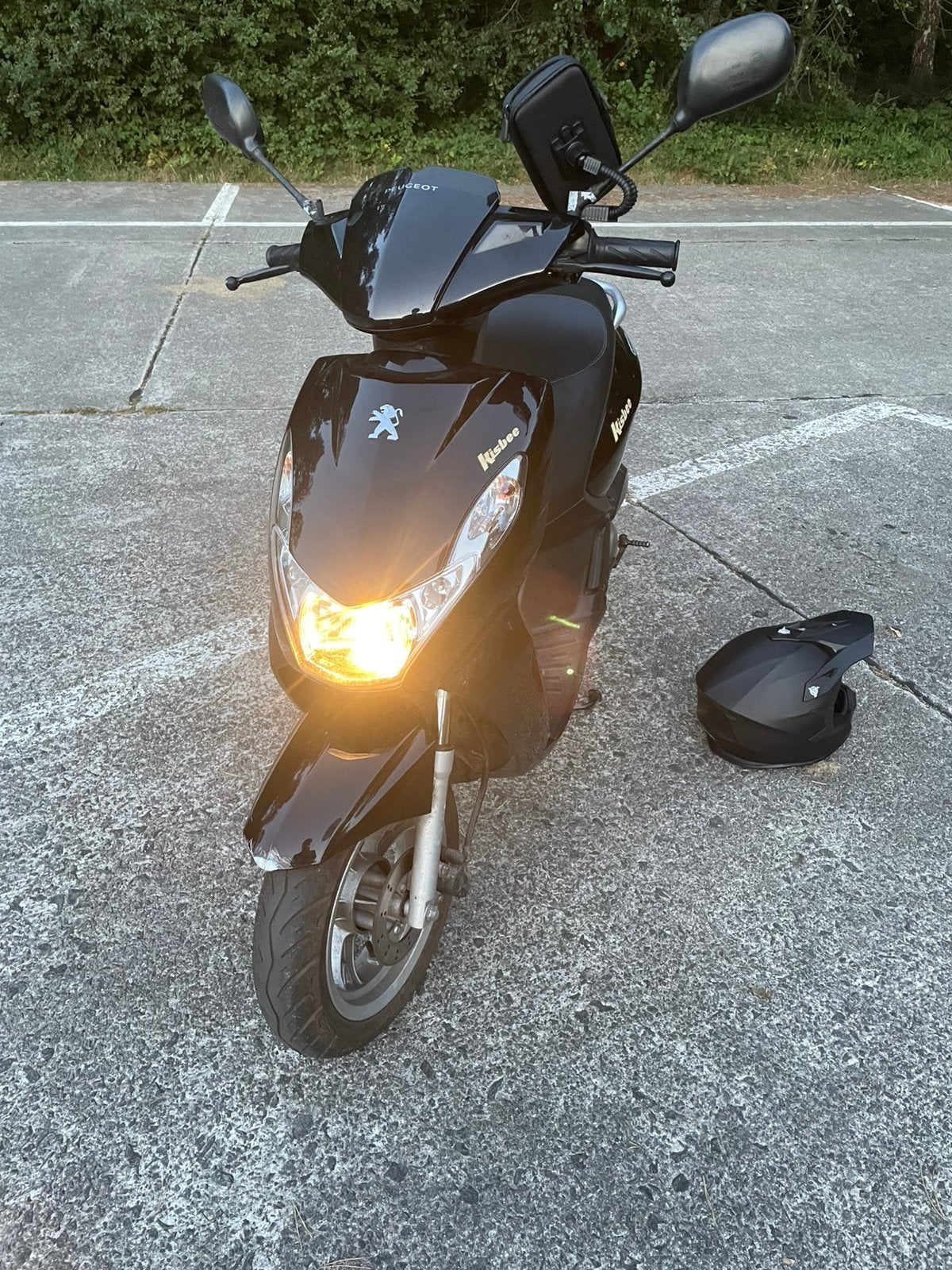 Peugeot kisbee 4t 2018, Fietsen en Brommers, Ophalen, Gebruikt, 49 cc, Klasse B (45 km/u)
