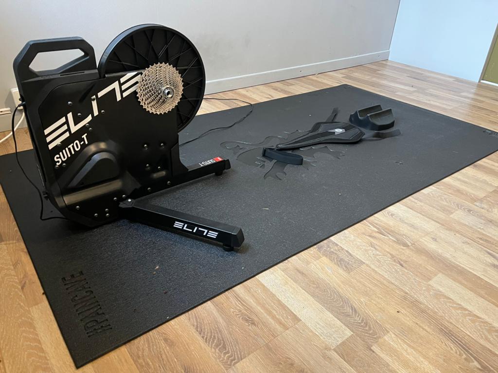 Elite Suito T fietstrainer + accessoires, Sport en Fitness, Fitnessmaterialen, Ophalen, Zo goed als nieuw