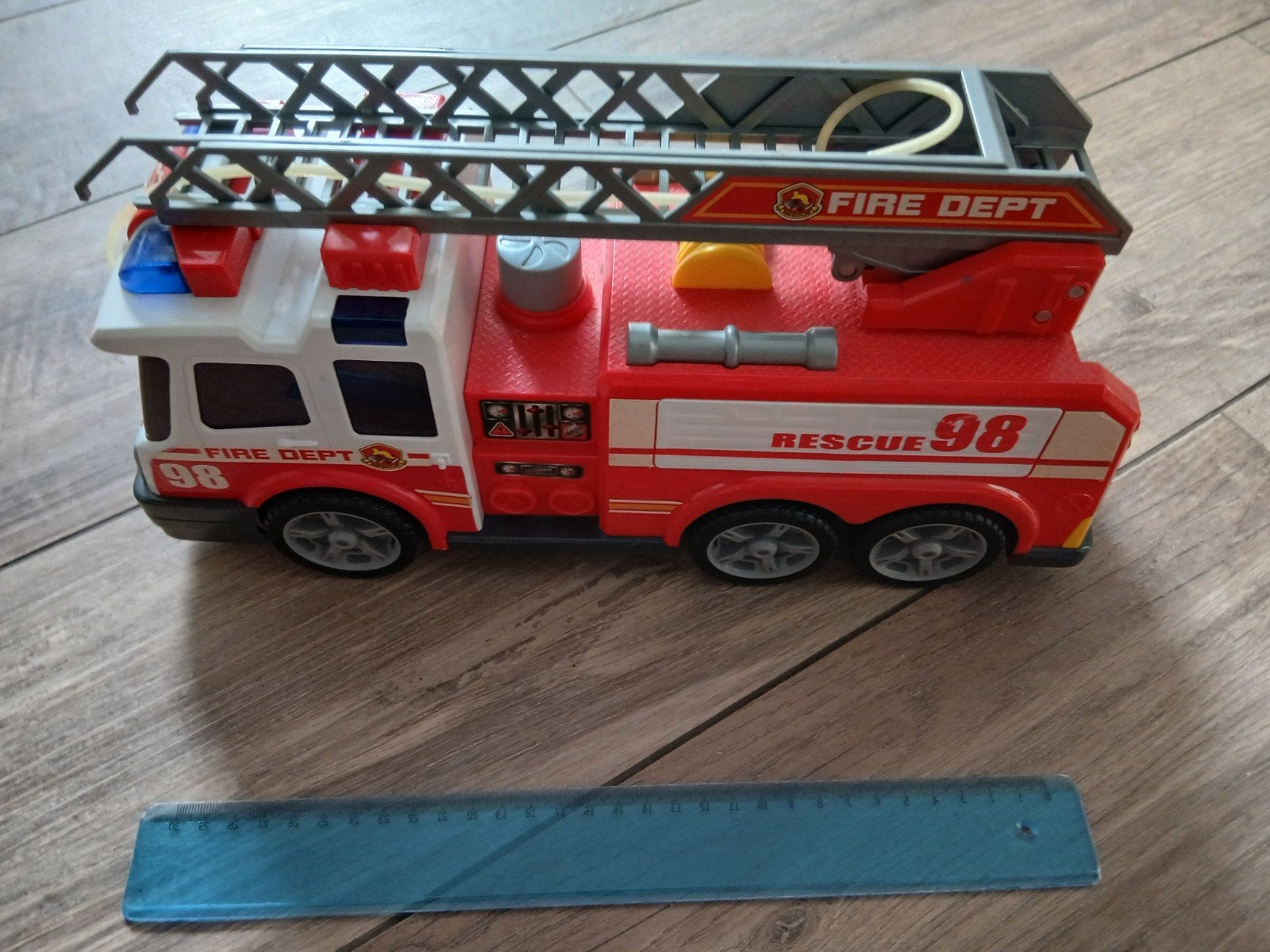 Grote brandweerauto met uitschuifbare ladder en waterslang, Kinderen en Baby's, Speelgoed |Speelgoedvoertuigen, Ophalen, Gebruikt