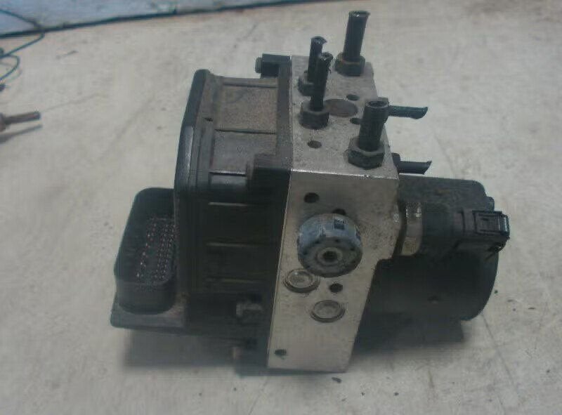 ABS POMP Volkswagen Passat (3B3) (4bo-614-517-G), Gebruikt, Berliner Ring 2 38440 Wolfsburg, DE, Volkswagen, Volkswagen AG