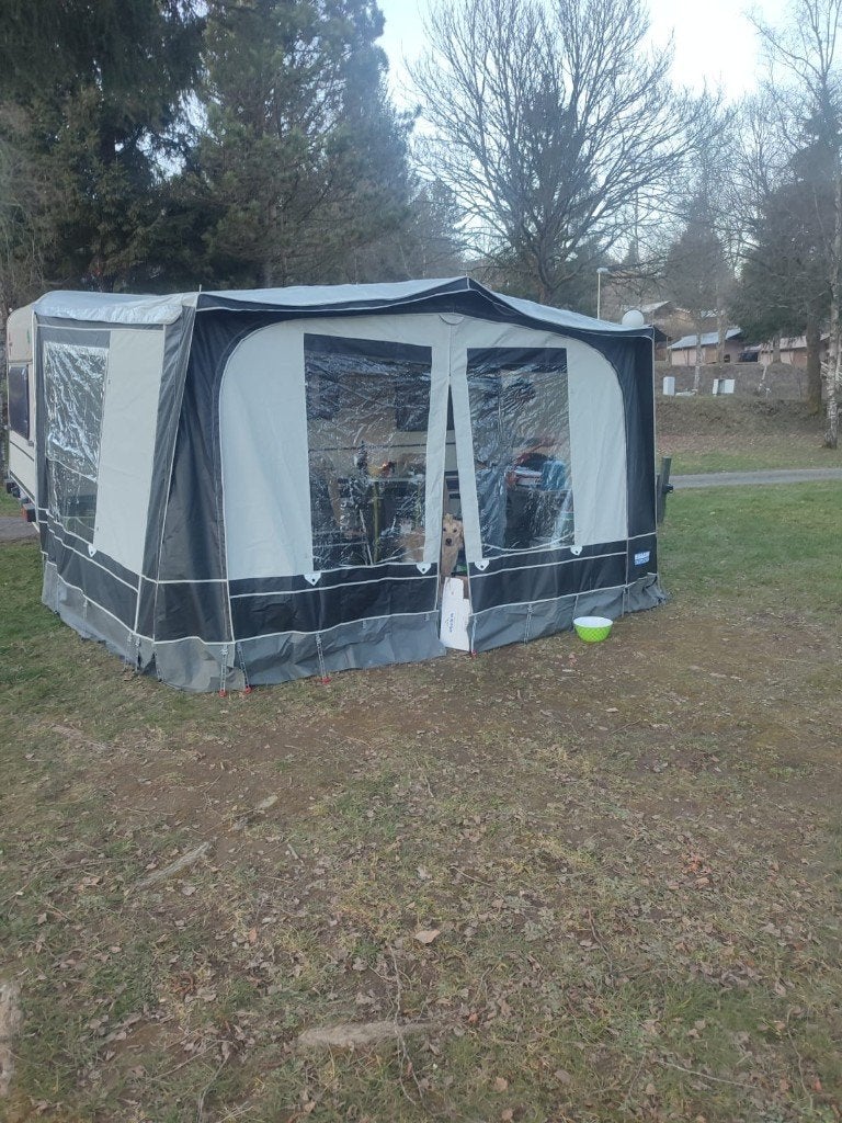 Caravan 4 personen burstner club bj 1991, Caravans en Kamperen, Standaardzit, 750 - 1000 kg, Particulier, Dwarsbed