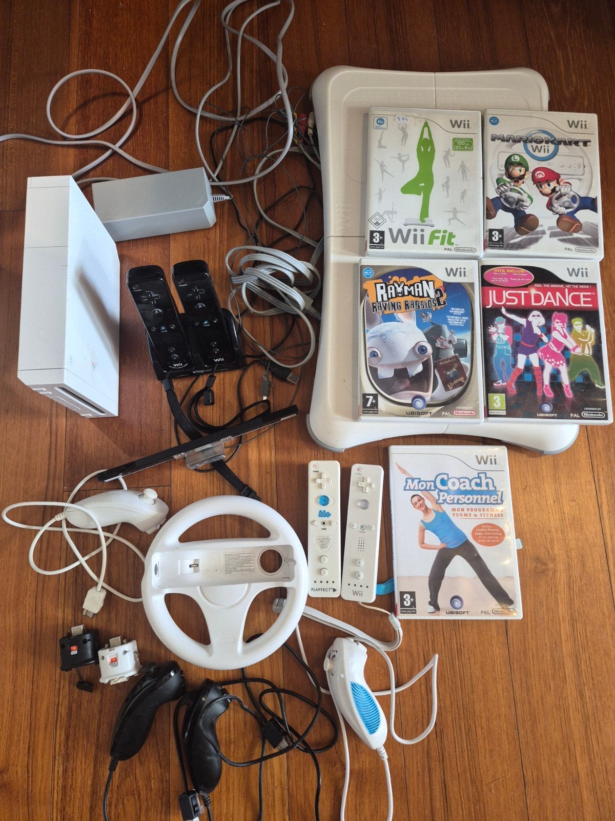Nintendo Wii complète + 4 manettes + Balance Board + Mario K, Enlèvement, Utilisé, Avec 3 manettes ou plus, Avec volant