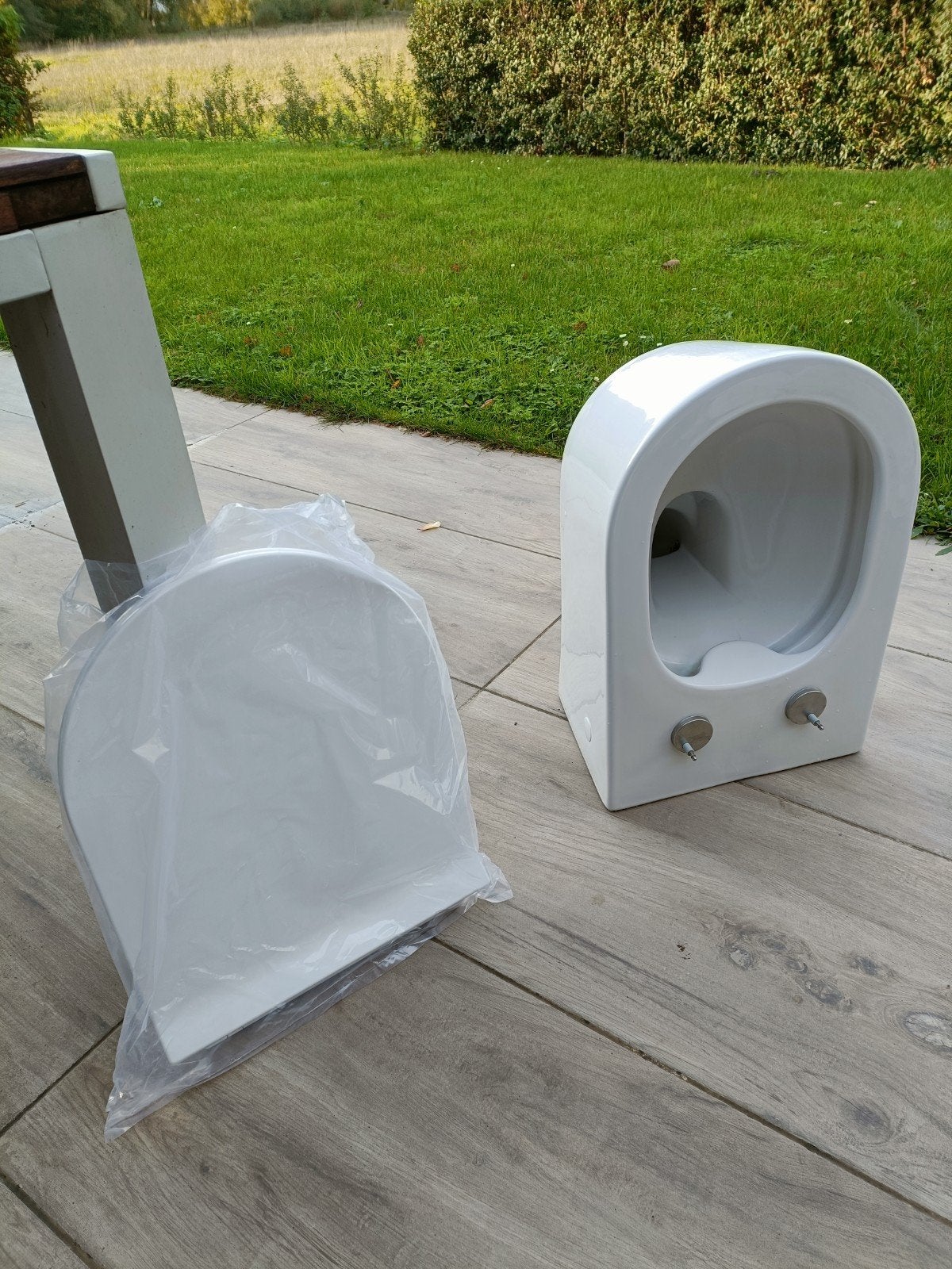 witte hangtoilet met softclose zit, Doe-het-zelf en Bouw, Ophalen, Gebruikt, Toilet
