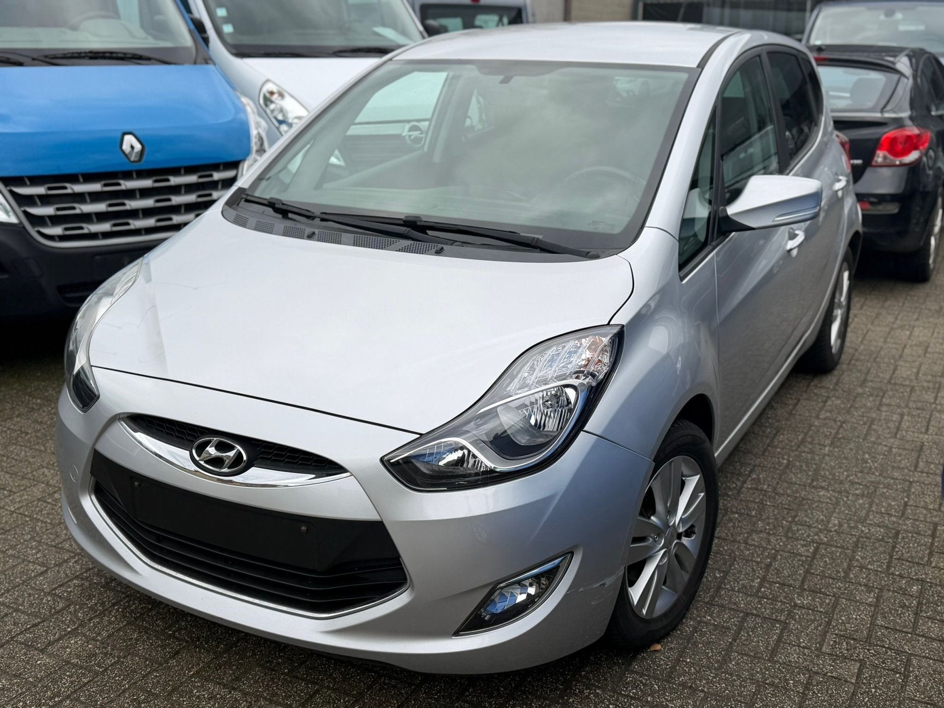 HYUNDAI, Autos, Achat, Entreprise, 65 kW, Boîte manuelle