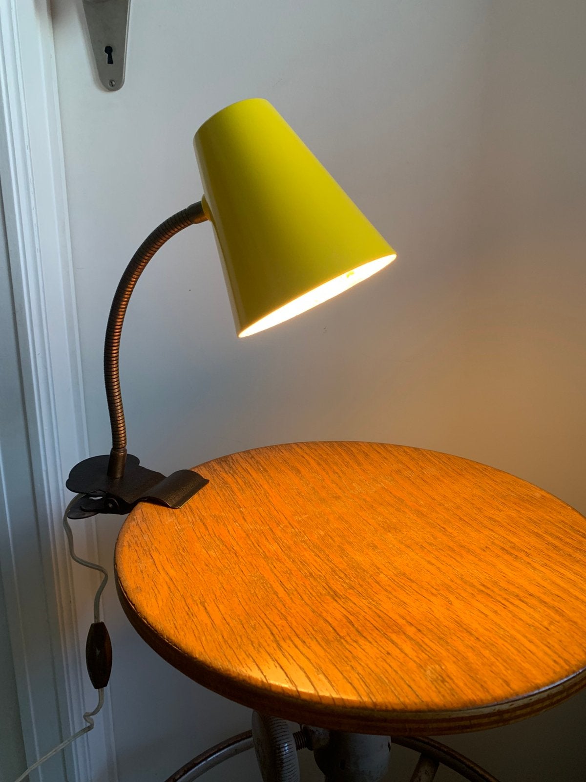 Vintage tafellamp met clip jaren 50’s sixties hala zeist, Ophalen of Verzenden, Gebruikt, Vintage