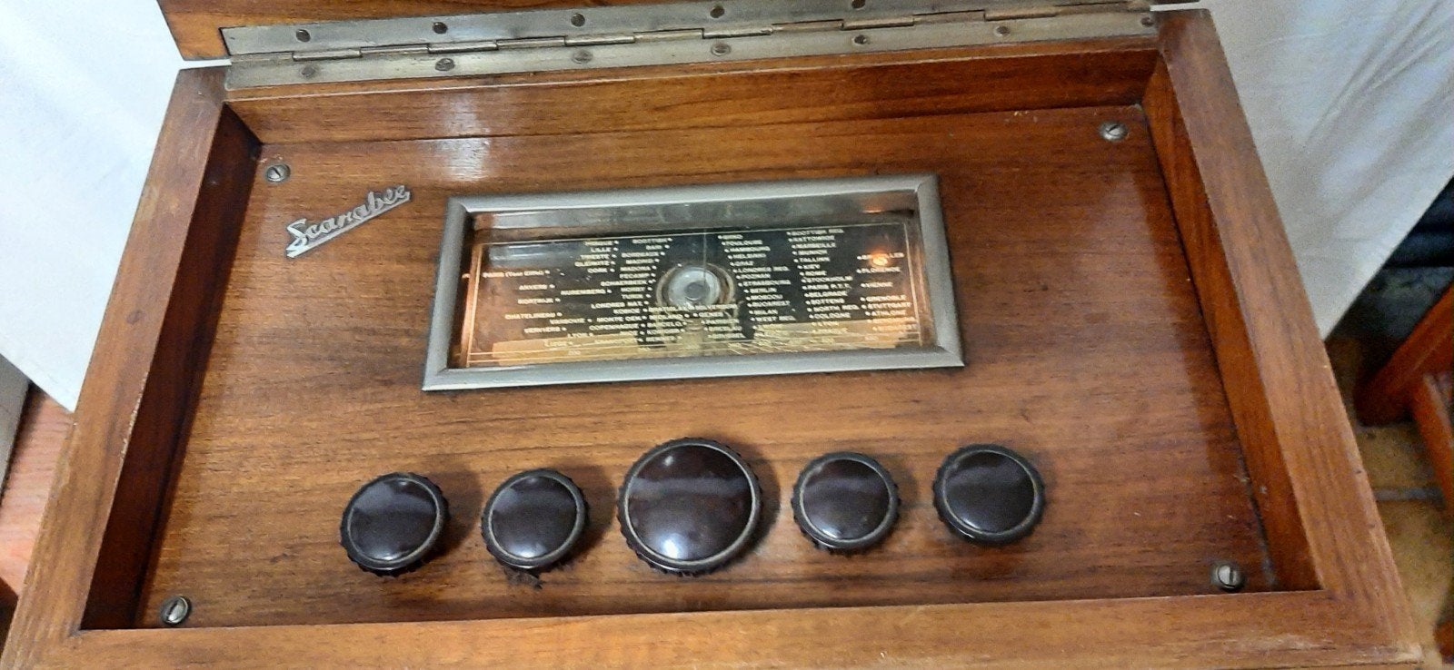 Oude Scarabee Radio, lampen werken maar nog opknapwerk., Enlèvement, Utilisé, Radio