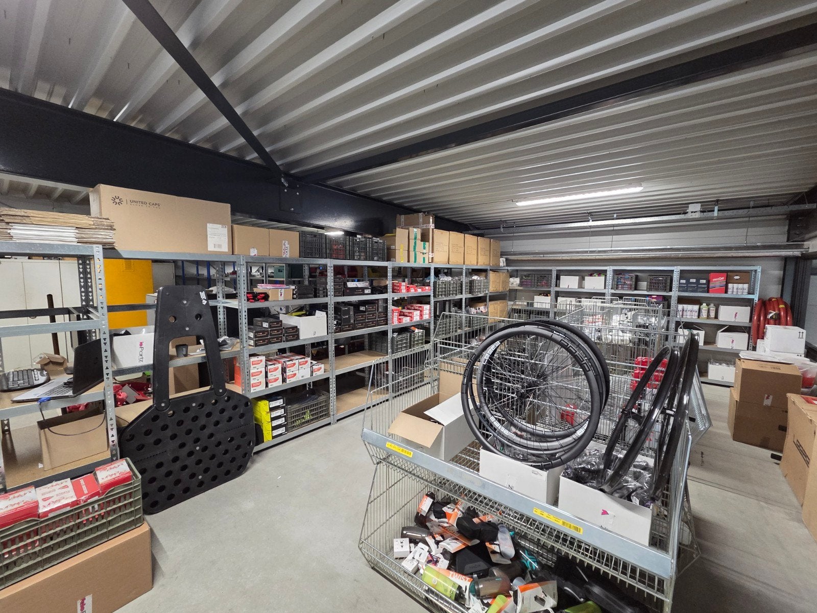 Te koop een grote partij fietsonderdelen wegens overcompleet, Vélos & Vélomoteurs, Accessoires vélo | Autres Accessoires de vélo