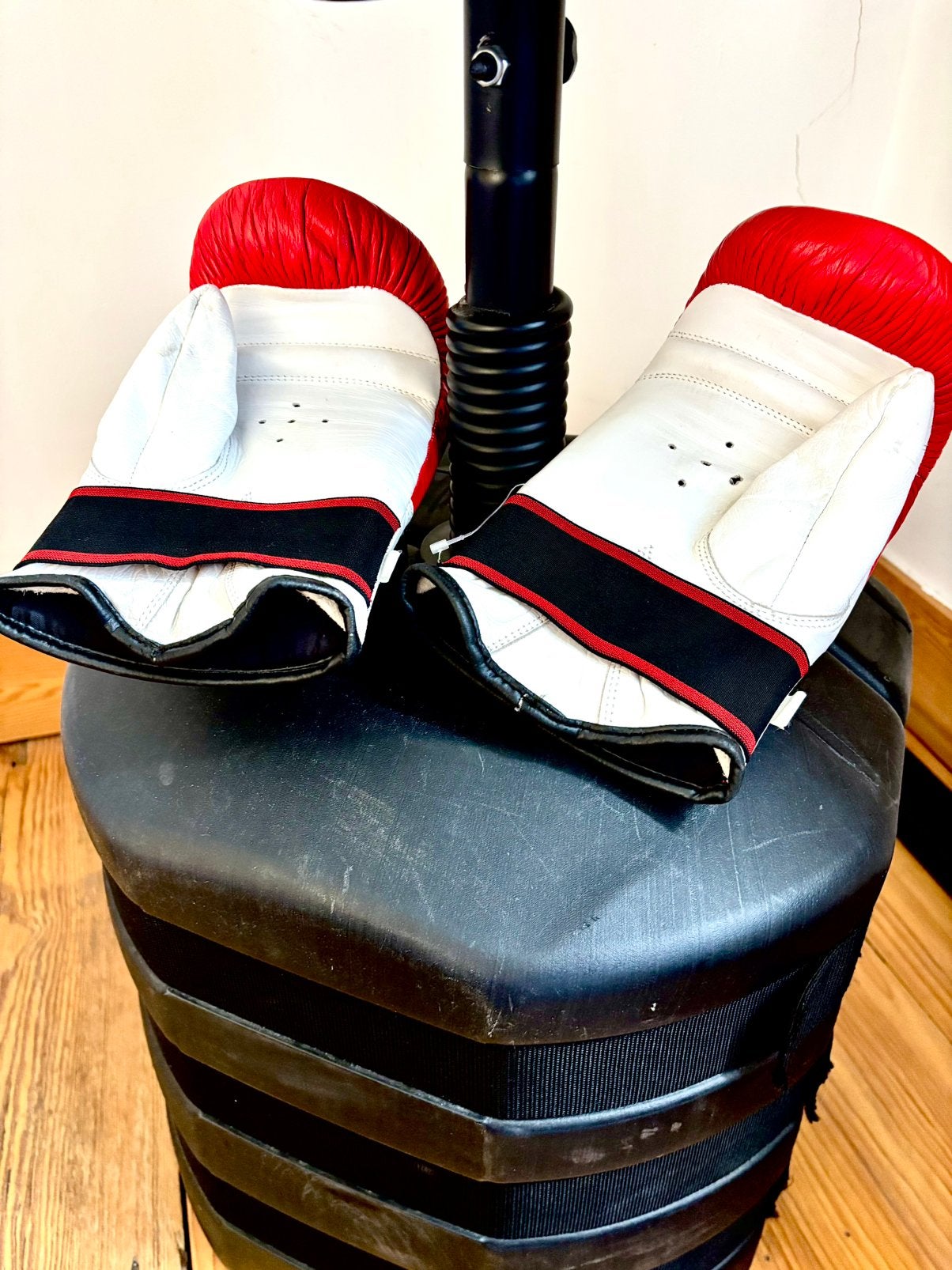 Sac de boxe avec gants de boxe, Enlèvement, Comme neuf, Sac de boxe