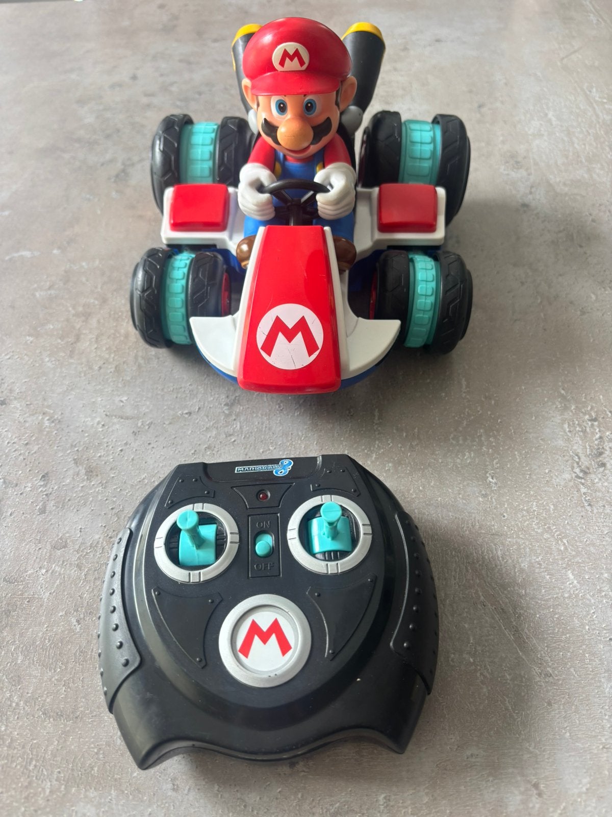 Auto met afstandsbediening Mario, Ophalen, Zo goed als nieuw