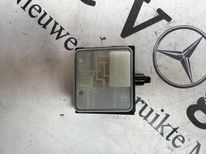 Moteur de verrouillage clapet réservoir d'un Mercedes GLA, Neuf, 3 mois de garantie, -, -
