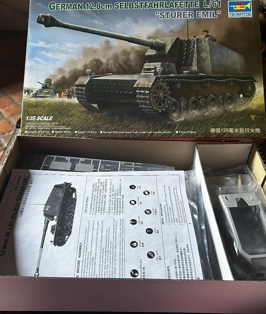 NIEUW Trumpeter Sturer Emil, Hobby en Vrije tijd, Modelbouw | Auto's en Voertuigen, Verzenden, Nieuw, Tank