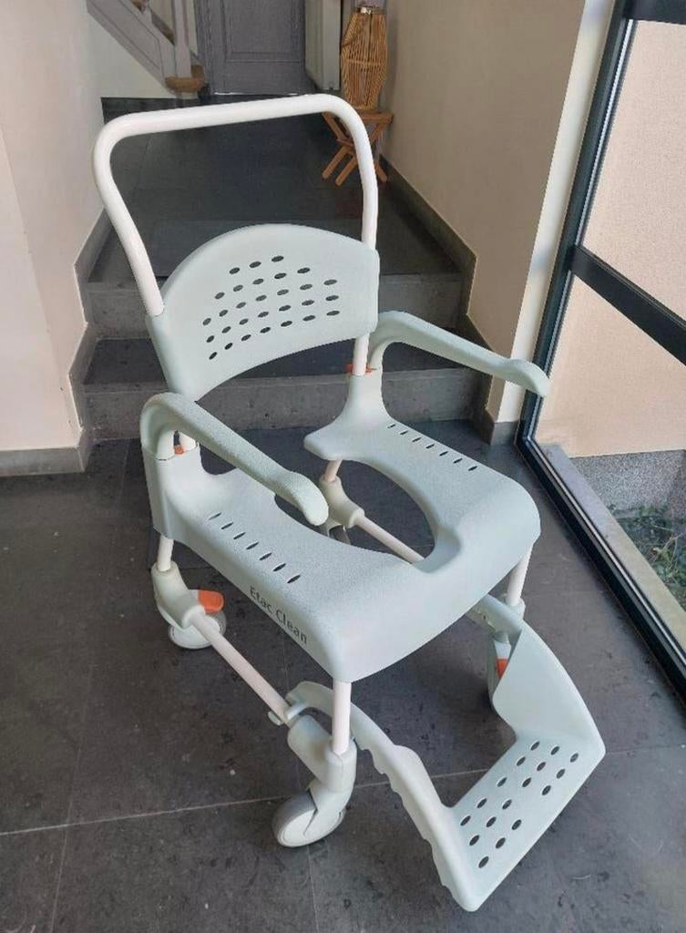 Rijdbare douchestoel waarmee je over het toilet kan rijden, Divers, Matériel Infirmier, Enlèvement