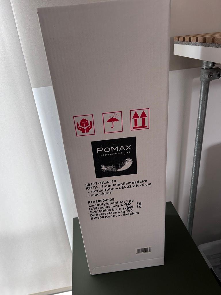 Pomax ROTA Vloerlamp – Nieuw in doos – Rotan zwart – 70 cm, Huis en Inrichting, Ophalen, Boho japandi modern, Minder dan 100 cm