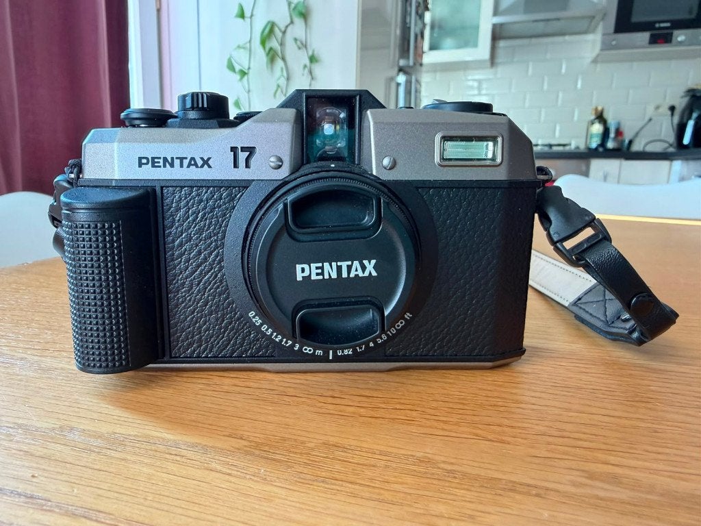 Appareil photo analogique Pentax 17 — excellent état, TV, Hi-fi & Vidéo, Appareils photo analogiques, Enlèvement ou Envoi, Comme neuf