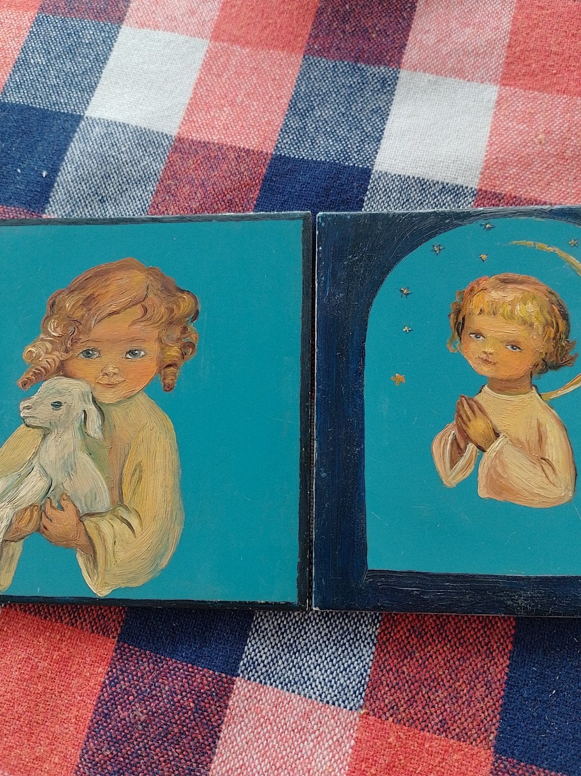 2 keramiek tegeltjes,beschilderd en gemerkt, Enlèvement ou Envoi