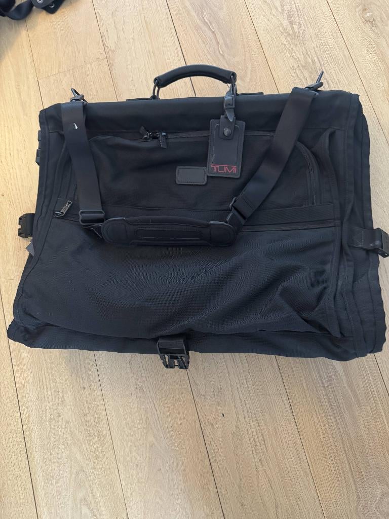 TUMI Alpha kleding / garment bag met schouderriem, 40 tot 60 cm, Gebruikt, 20 tot 30 cm, Zwart