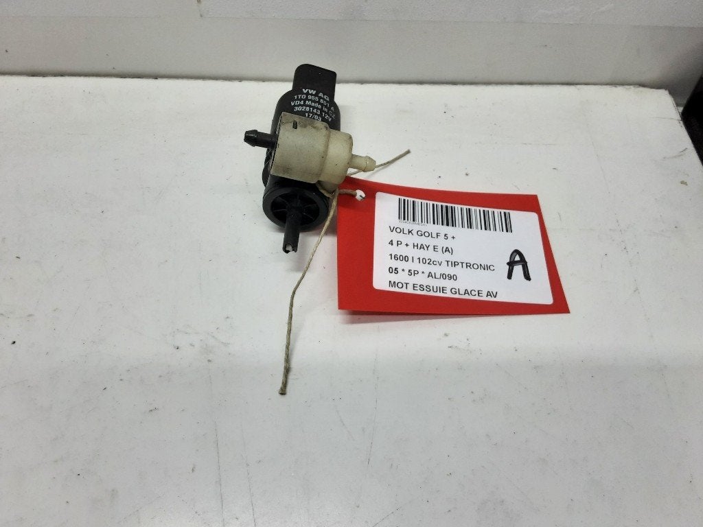 RUITENSPROEIERPOMP VOOR Golf V (1K1) (1T0955651A), Gebruikt, Volkswagen, Mevr. I. Hauben, Rue de l'Espoir 34 34
4030  GRIVEGNÉE, BE