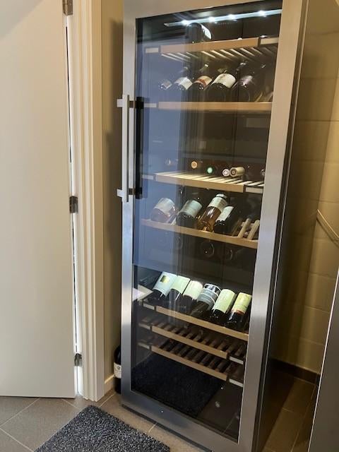 Liebherr wijnkast 180 flessen, Ophalen, Overige materialen, Zo goed als nieuw, 25 flessen of meer