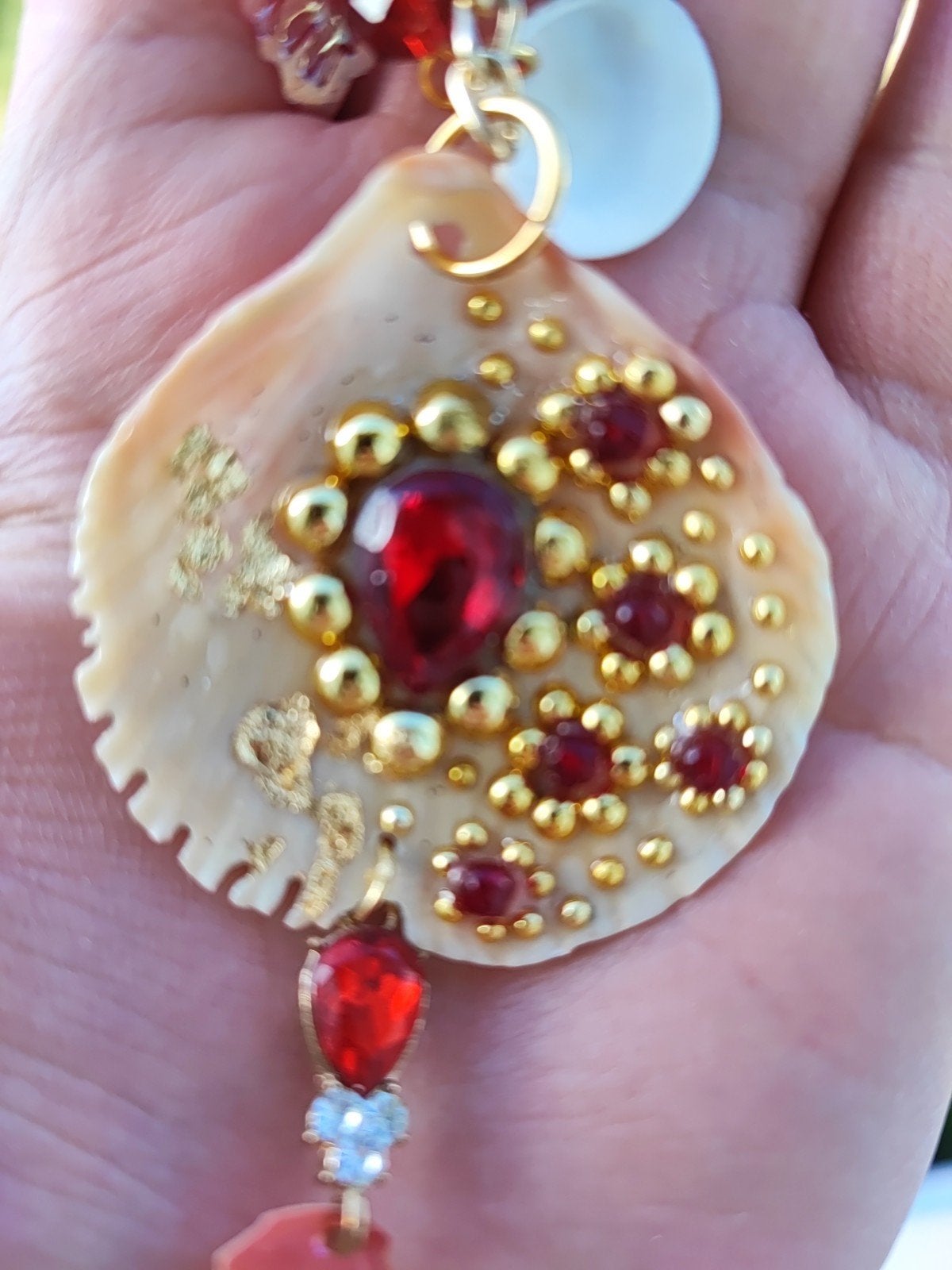 Porte-clé fait main en coquillage naturel, pièce chic unique, Bijoux, Sacs & Beauté, Pendentifs, Enlèvement ou Envoi, Rouge, Or