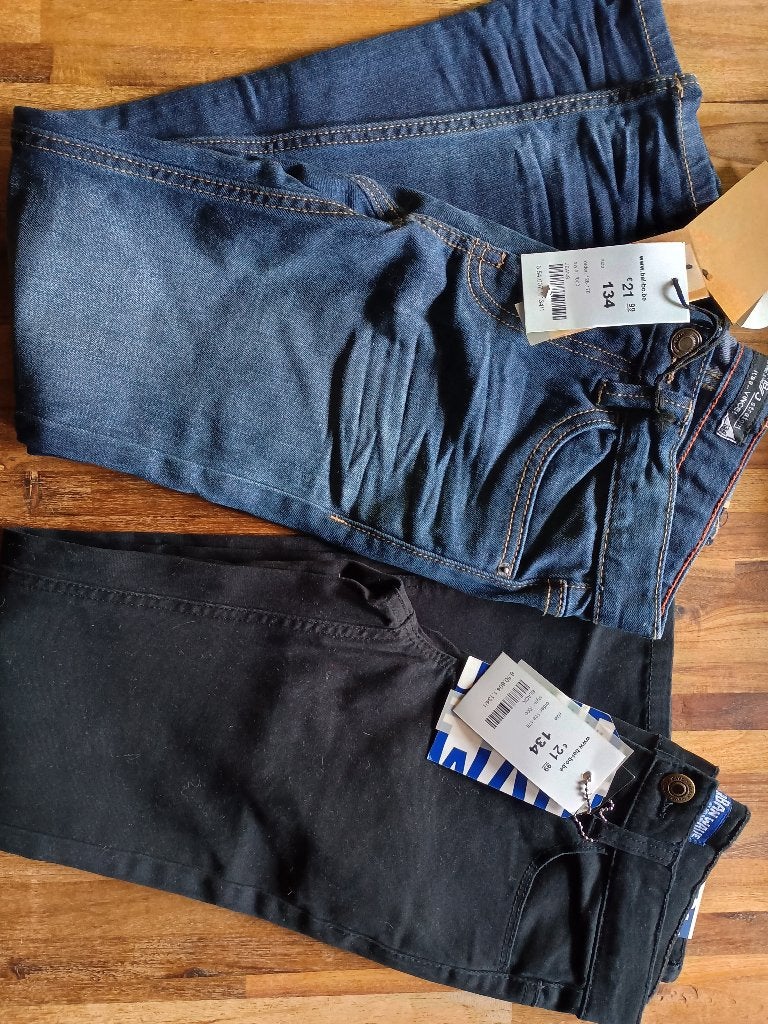 2 nieuwe jeansbroeken mt 134, Ophalen of Verzenden, Nieuw, Jongen, Broek