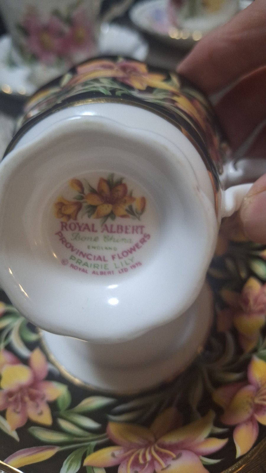 Royal Albert tasjes en ondertasjes, Ophalen