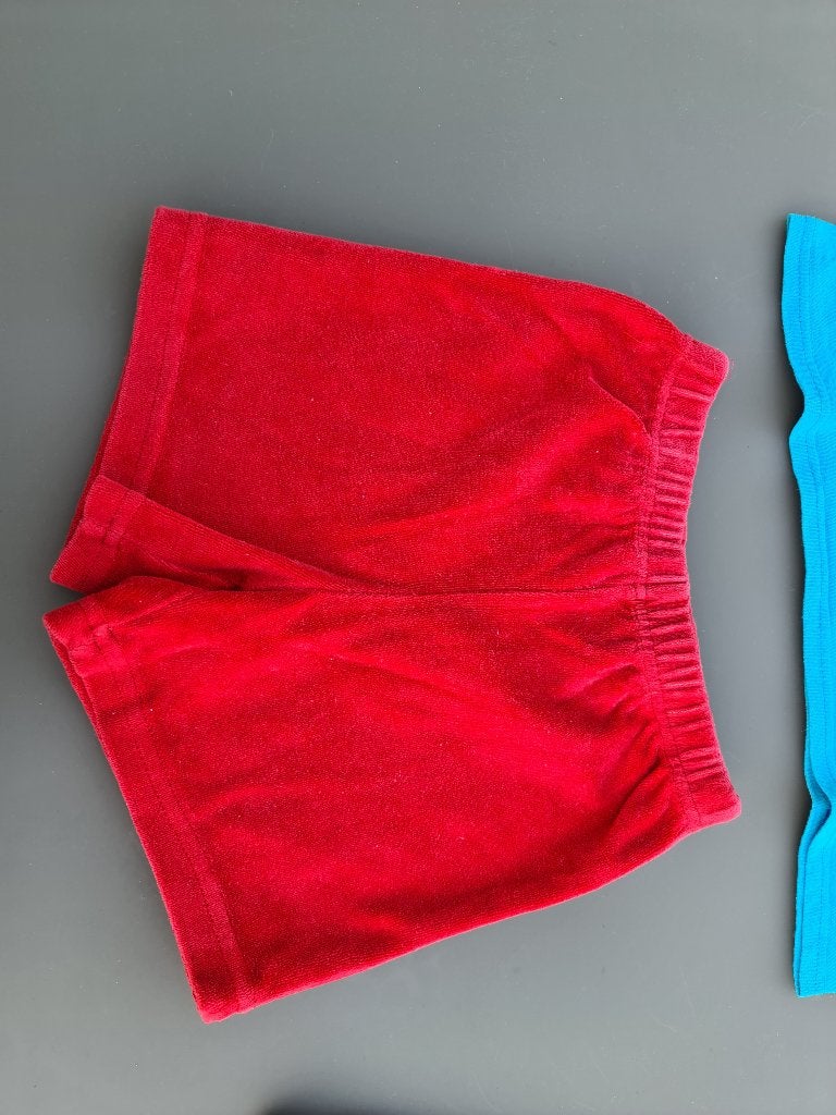 rode korte broek, 110, Kinderen en Baby's, Kinderkleding | Maat 110, Ophalen, Zo goed als nieuw, Broek