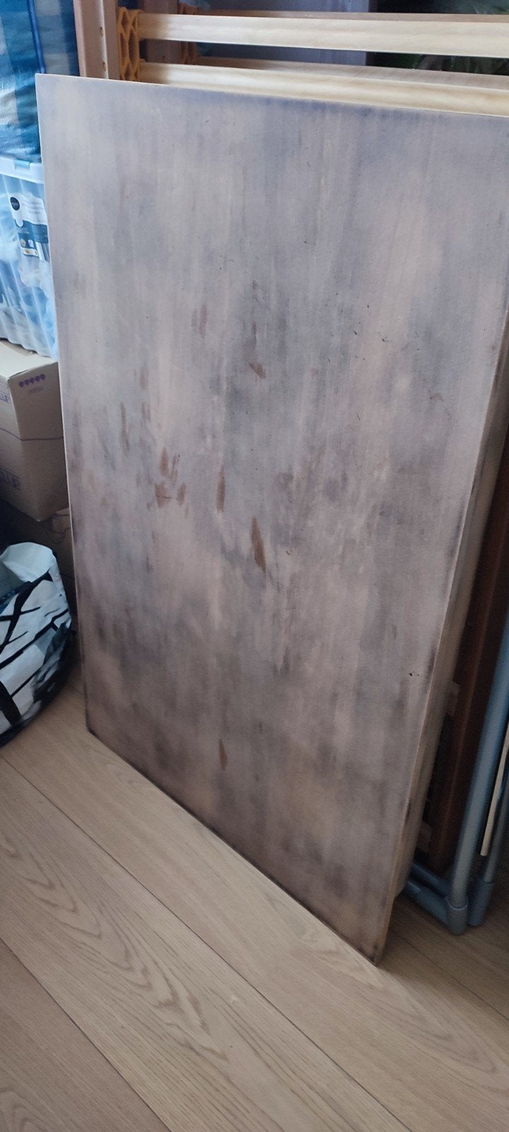Table en bois, Enlèvement