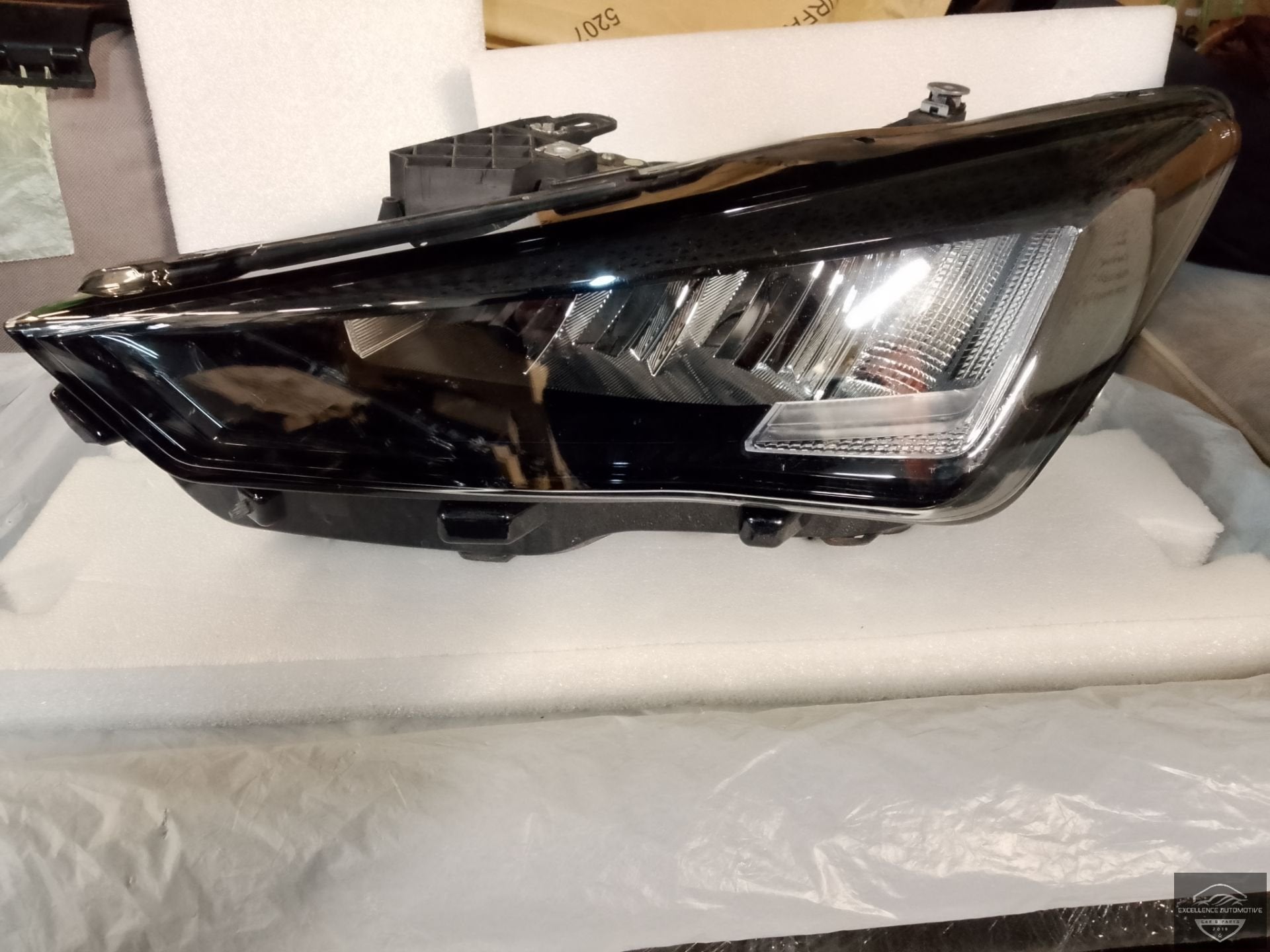 Guidons LED Koplamp pour Seat Cupra Leon 5FA 20-24 Vol 5FB94, Autos : Pièces & Accessoires, Autovia A-2, Km 585 585
08760  Martorell, ES