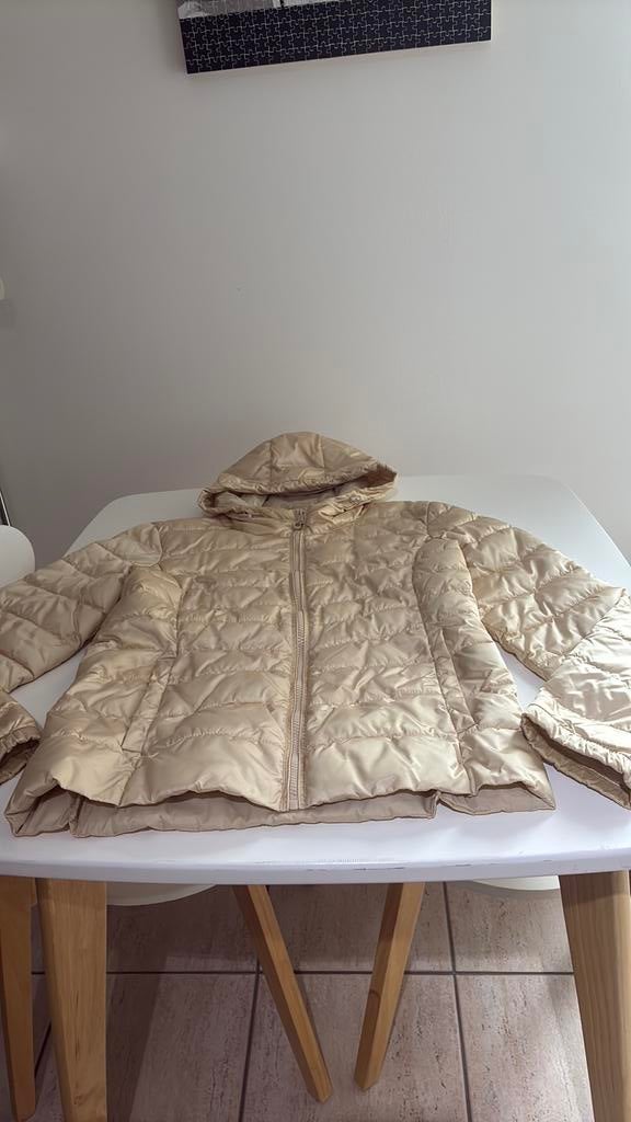 Damesjas met vaste kap 5€, Ophalen of Verzenden, Gedragen, Maat 38/40 (M), Beige