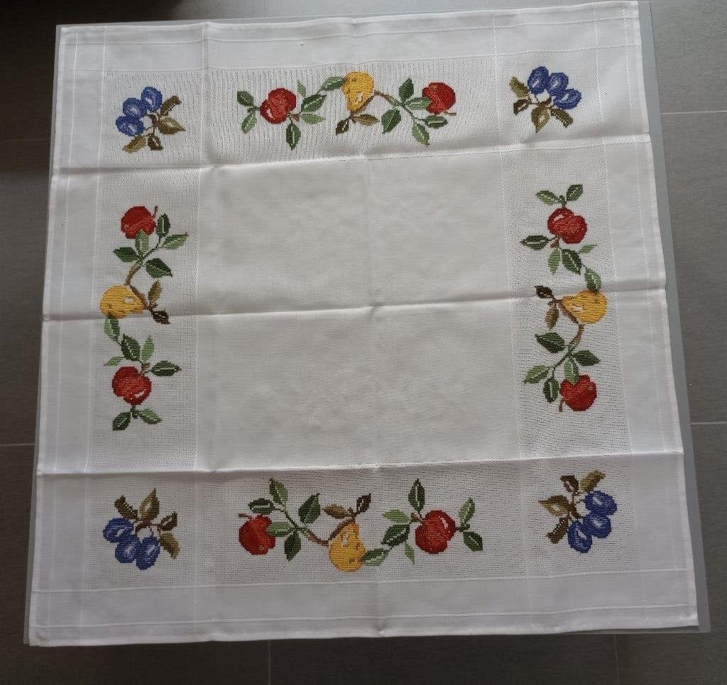 Nappe : pommes et poires, Neuf, Nappe, Blanc, Enlèvement ou Envoi