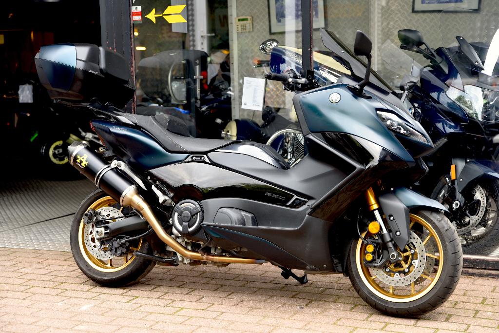 YAMAHA TMAX 560 TECH MAX ***MOTOVERTE.BE***, Motoren, Handvatverwarming, Scooter, Occasion, Bedrijf