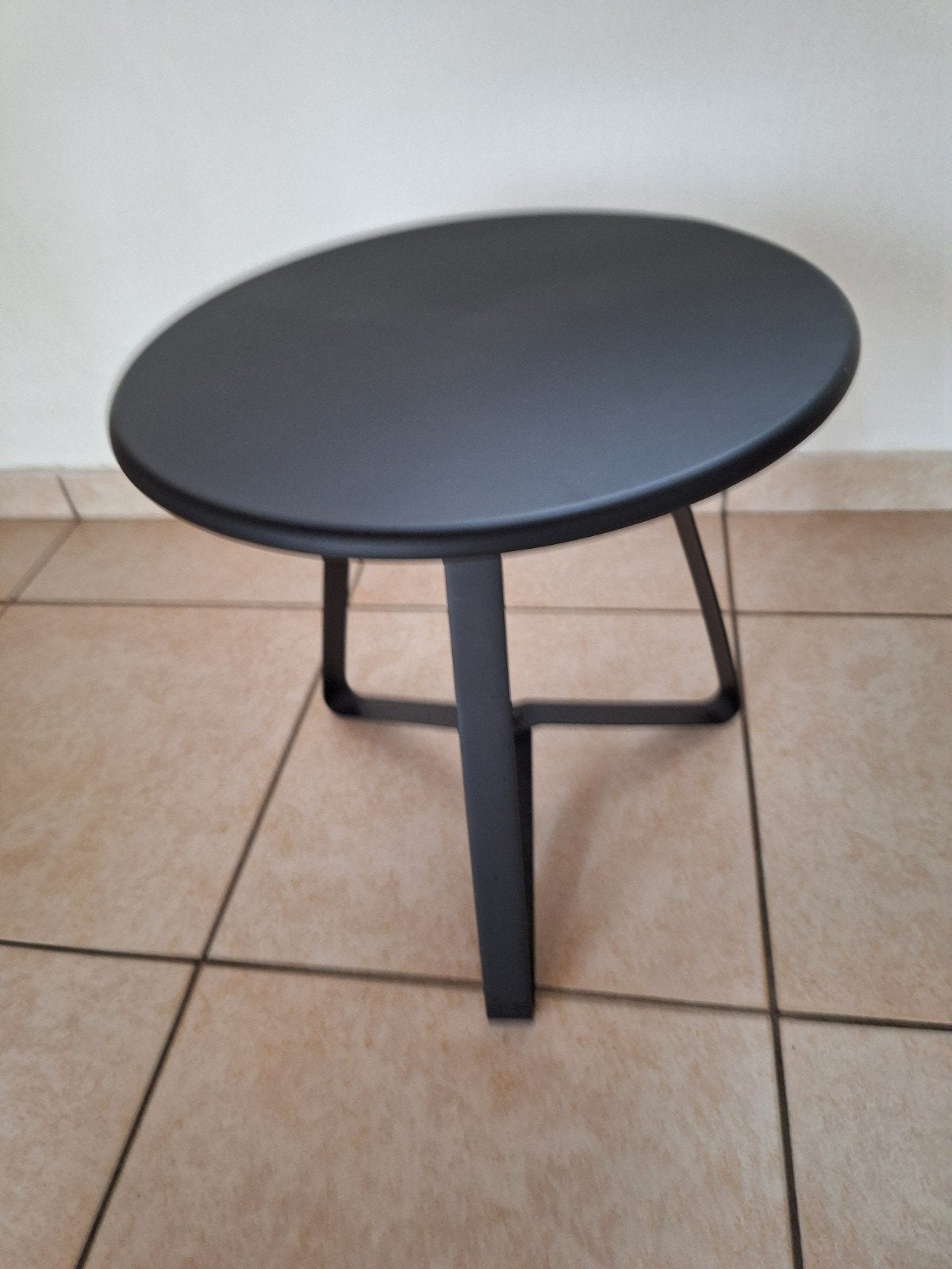 PETITE TABLE RONDE, Maison & Meubles, Tables | Tables d'appoint, Comme neuf, Rond, Métal ou Aluminium, INTEMPOREL
