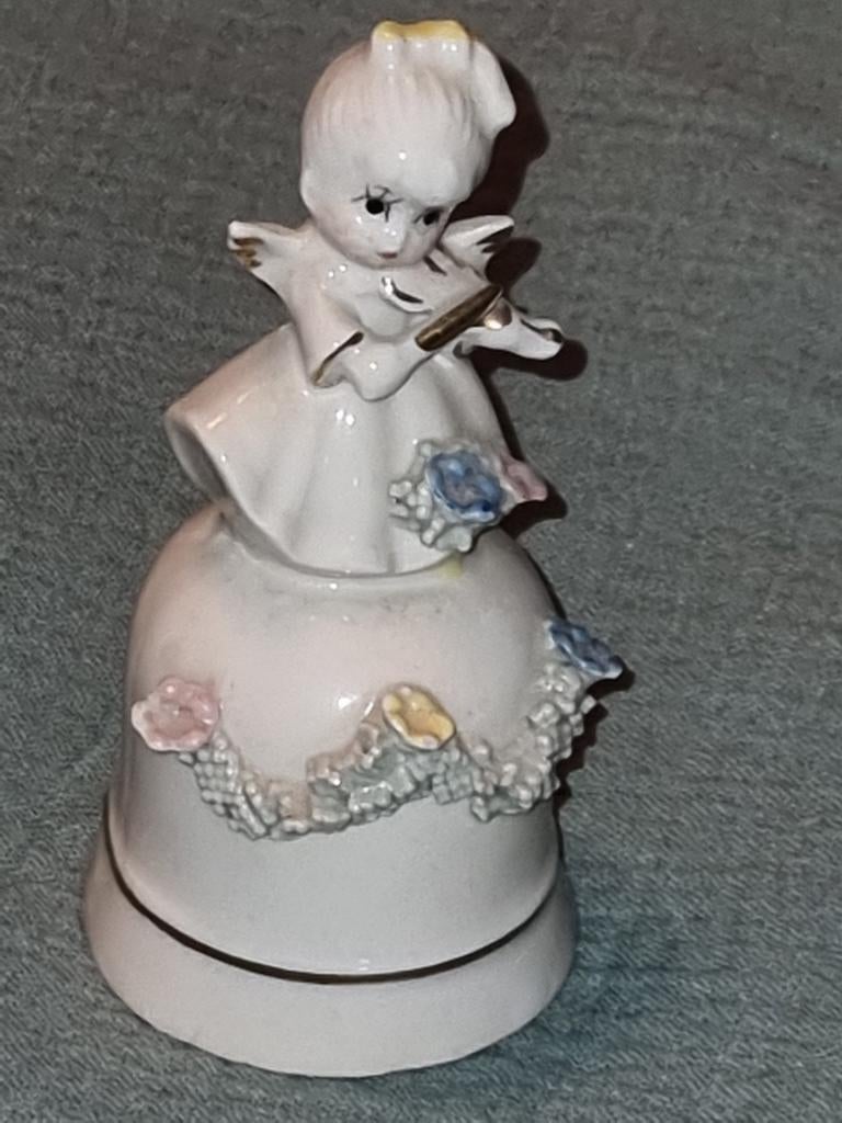 Porcelaine ange jouant du violon sur clochette, Enlèvement ou Envoi