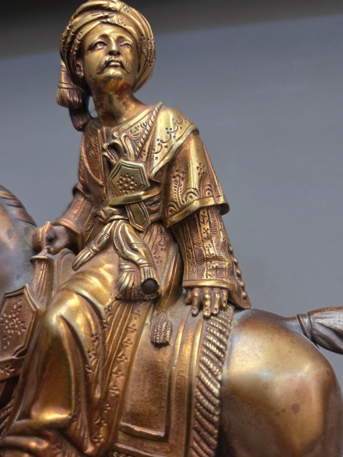 Vous recherchez des statues et des meubles anciens en bronze, Enlèvement