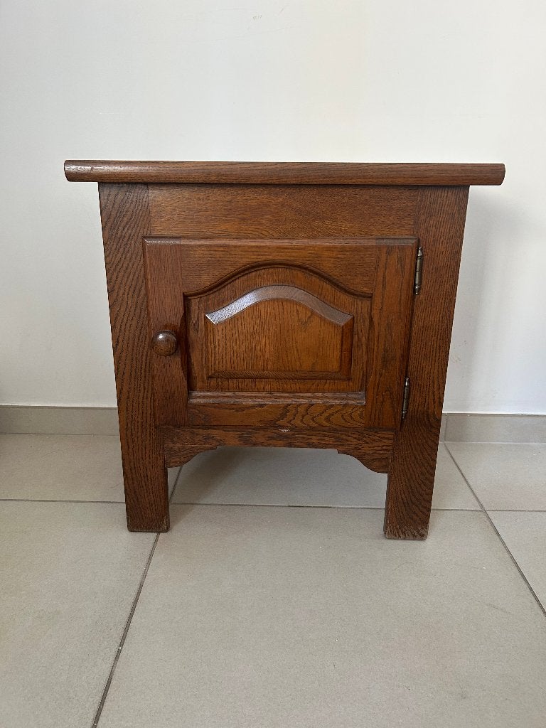 2 tables de nuit en bois massif – Style rustique / ancien, Moins de 45 cm, Enlèvement, Utilisé, 55 à 70 cm