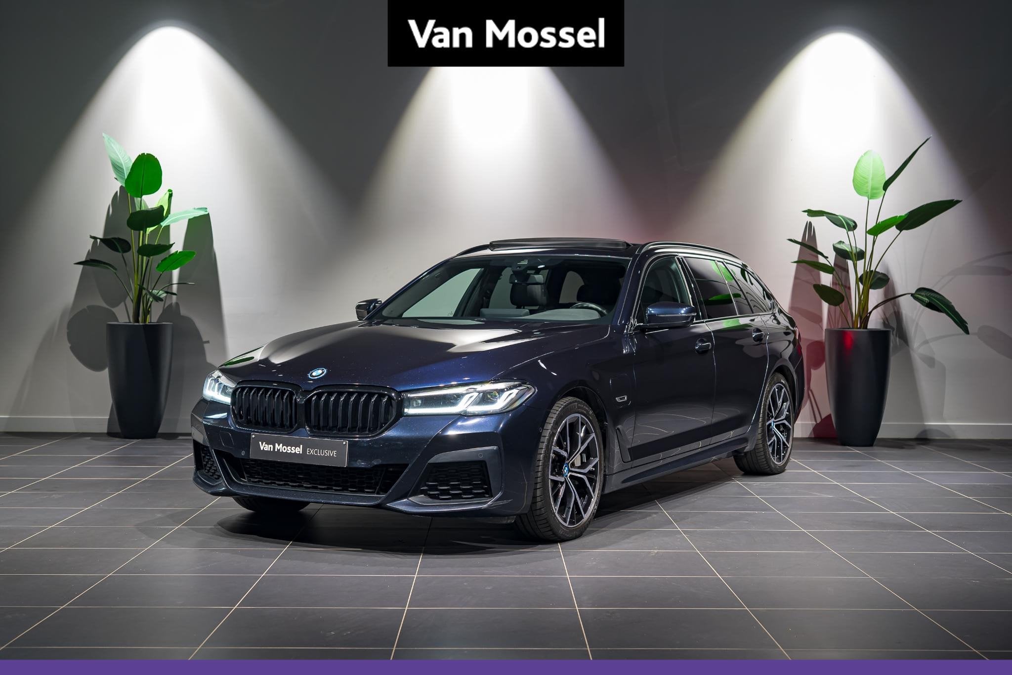BMW 530 e Touring xDrive SOH 93,7% | M-PACK | PANODAK | CARP, Auto's, 1935 kg, 4 cilinders, Alcantara, Zwart