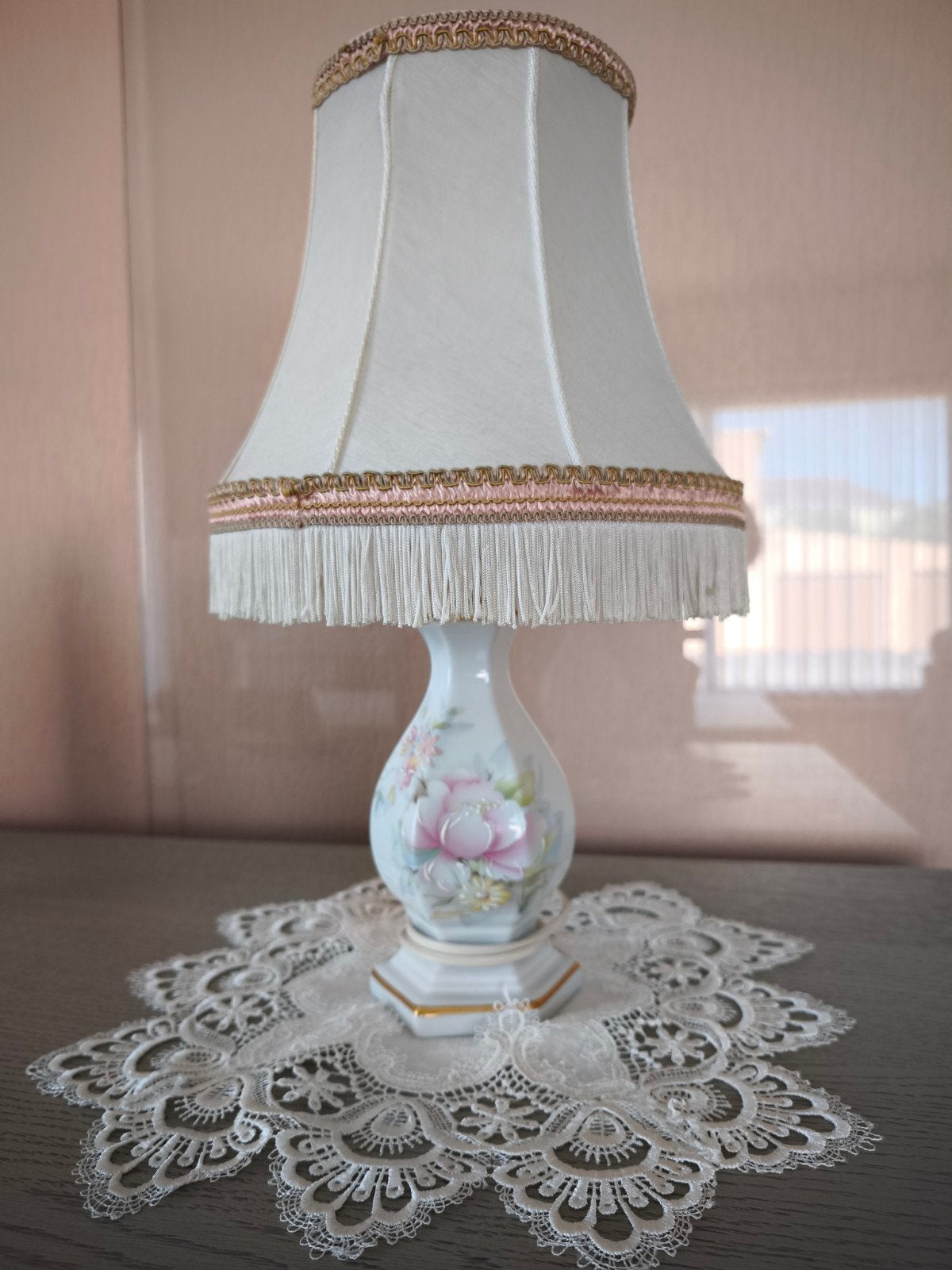 Porseleinen lamp met bloemen van Limoges, Ophalen