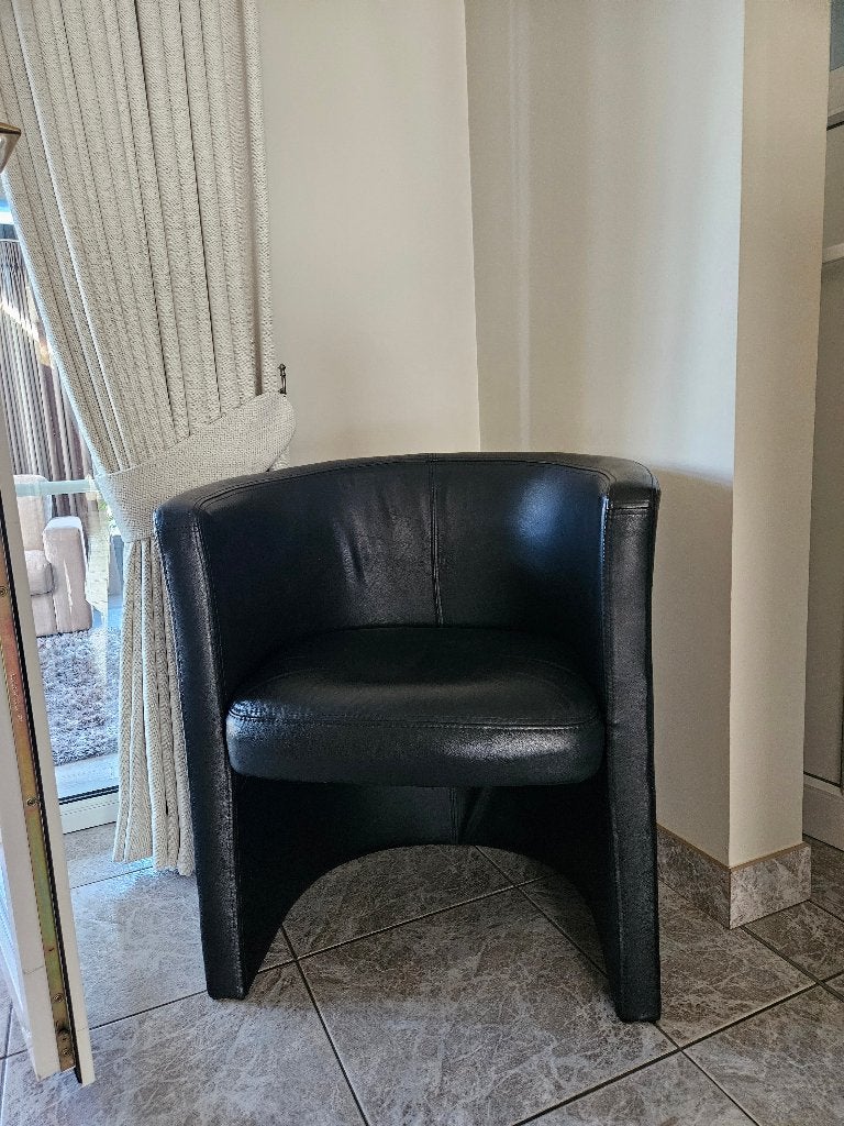 2 lederen stoelen, Maison & Meubles, Chaises, Enlèvement, Utilisé, Noir, Cuir