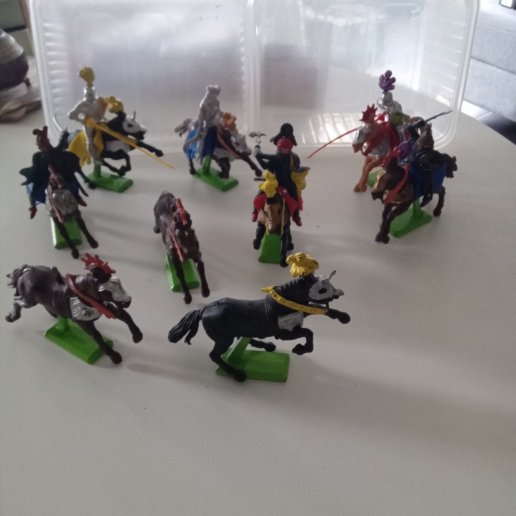 LOT BRITAINS DE CHEVALIERS ET DE CHEVAU, Envoi
